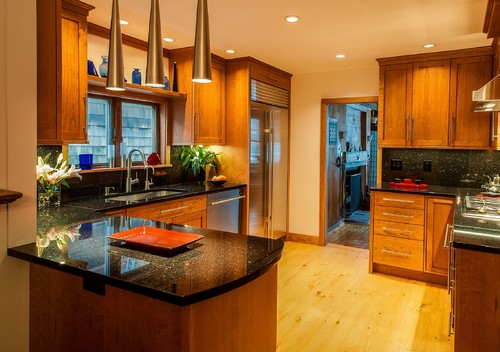 Black Granite Kitchen Cabinets With Black Countertops Wooden Floor Farmhouse Sink Window Backsplash Glossy Cabinets U Shaped Kitchen Countertop Classic Style